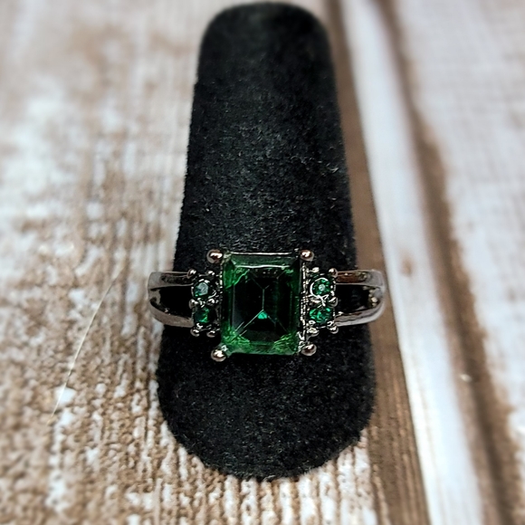 Jewelry - Womens Ring Size 8.5